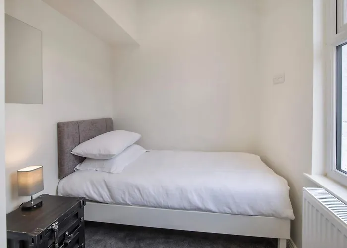 The Granville 4 Bedroom House Sleeps 7