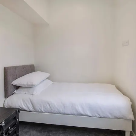 The Granville 4 Bedroom House Sleeps 8