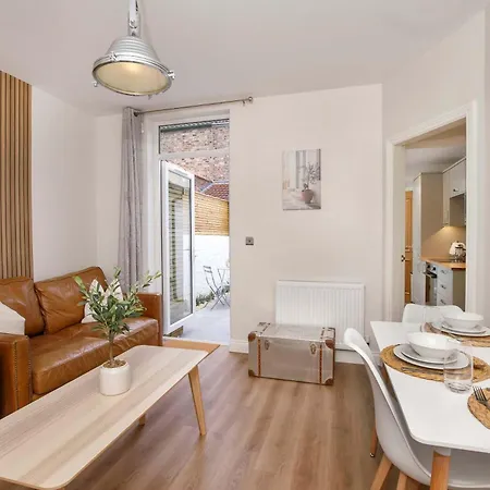 The Granville 4 Bedroom House Sleeps 8