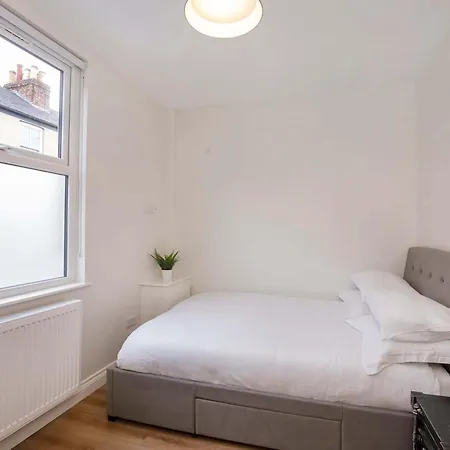 Feriehus The Granville 4 Bedroom House Sleeps 8